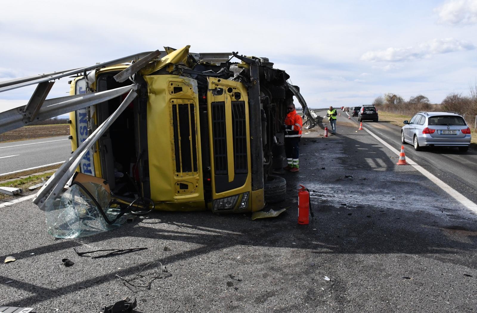 Kamion probio zaštitnu ogradu na autocesti A3