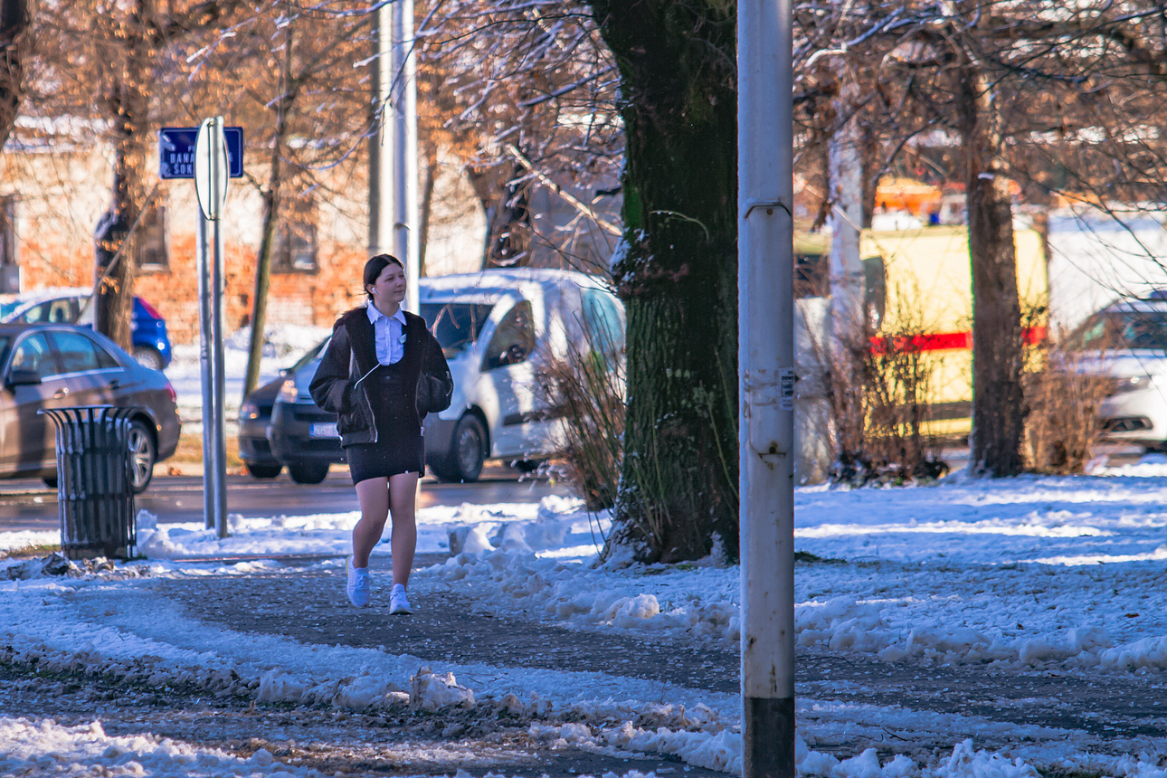 Zubato sunce i snijeg izmamili Osječane u šetnju