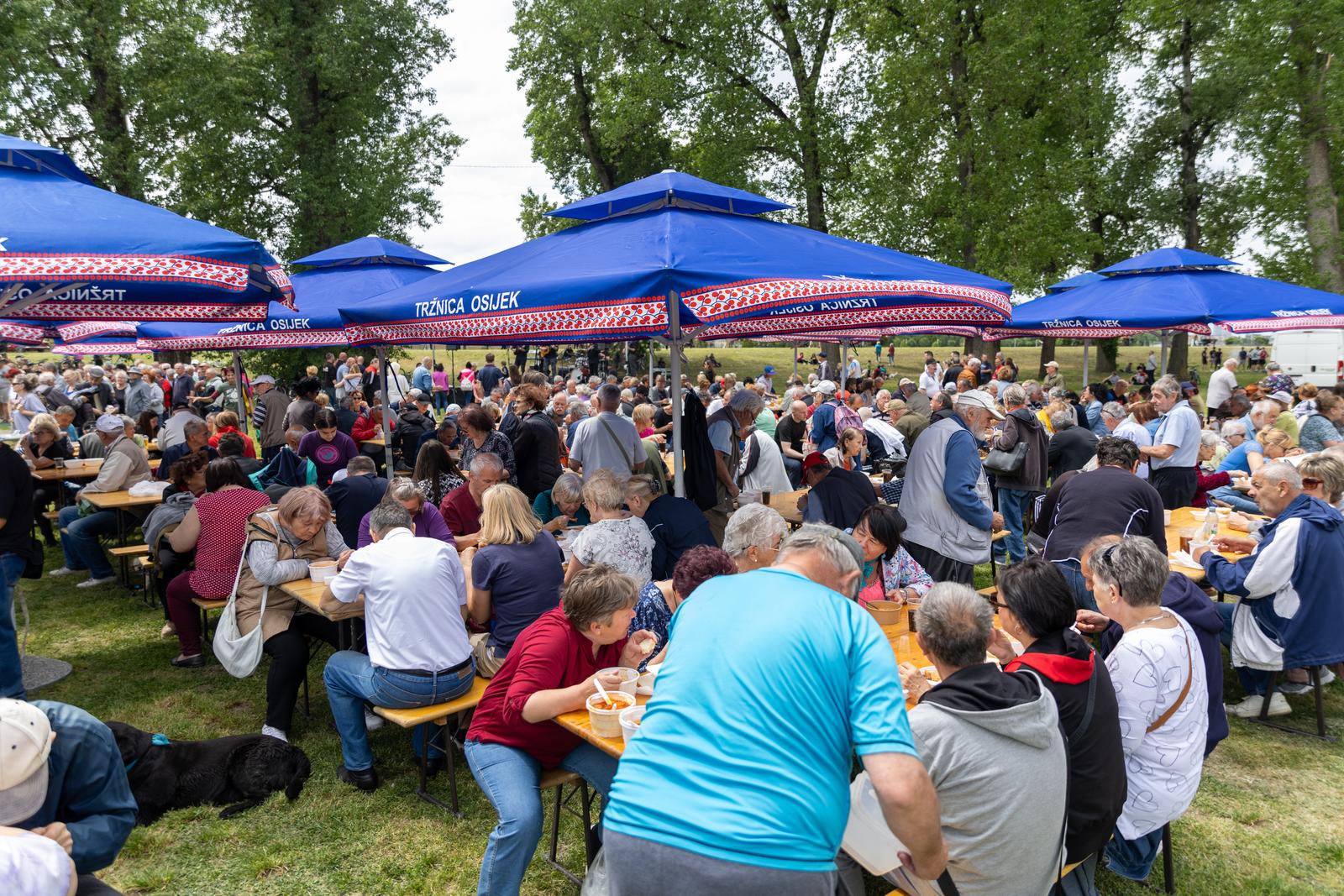 Podijeljeno 2500 porcija graha kod katakombi