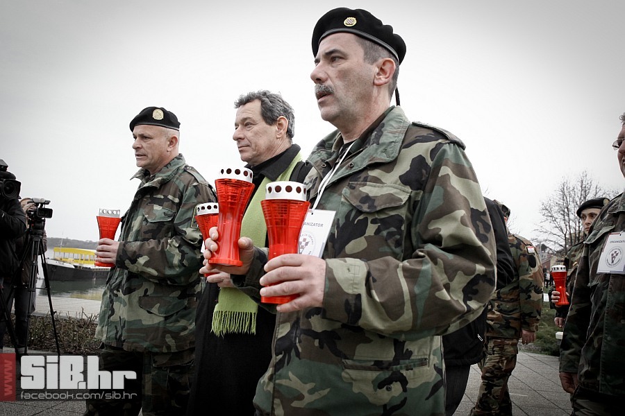 vukovar_prosvjed_protiv_cirilic