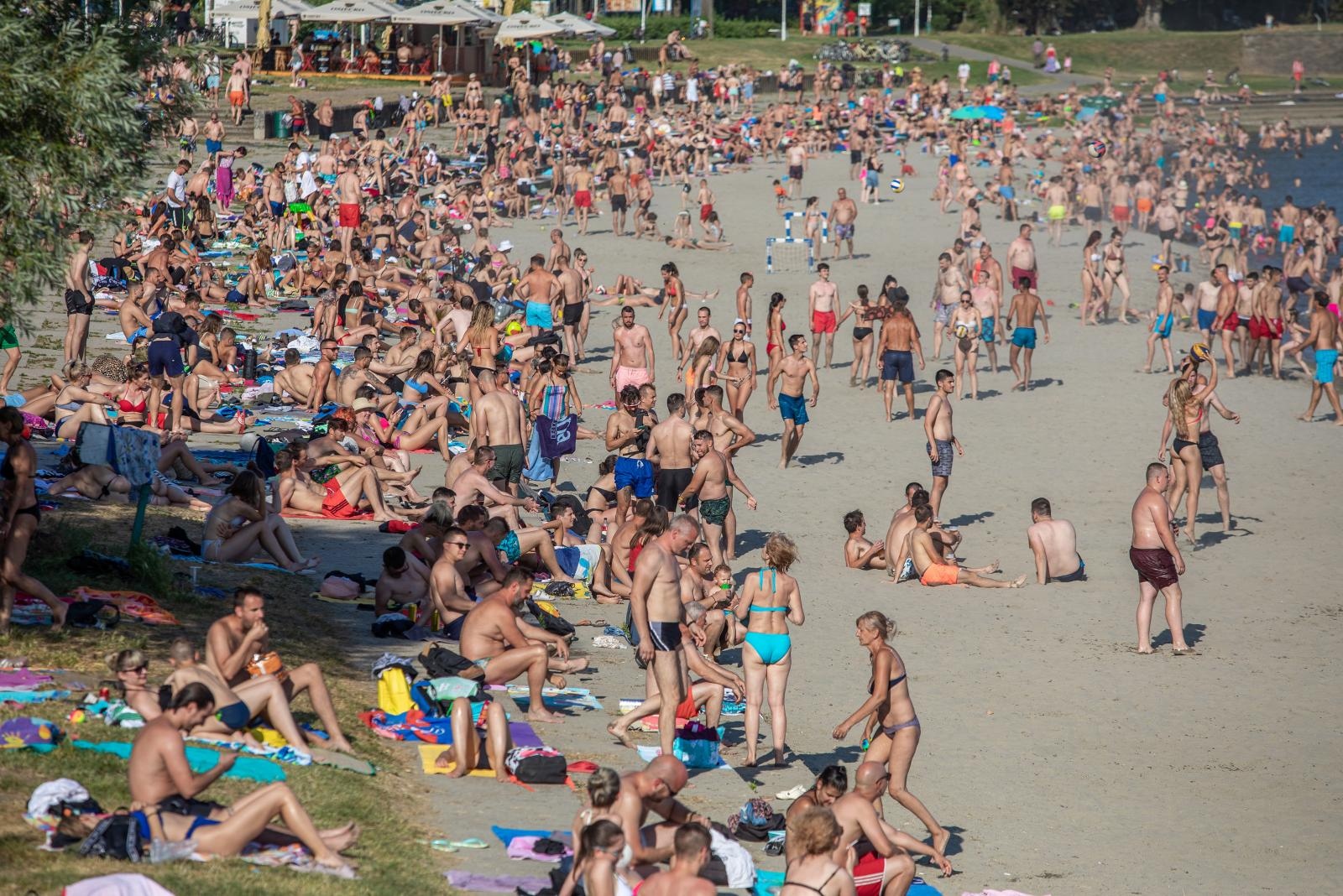 Tisuće Osječana spas od vrućina potražili na Kopiki