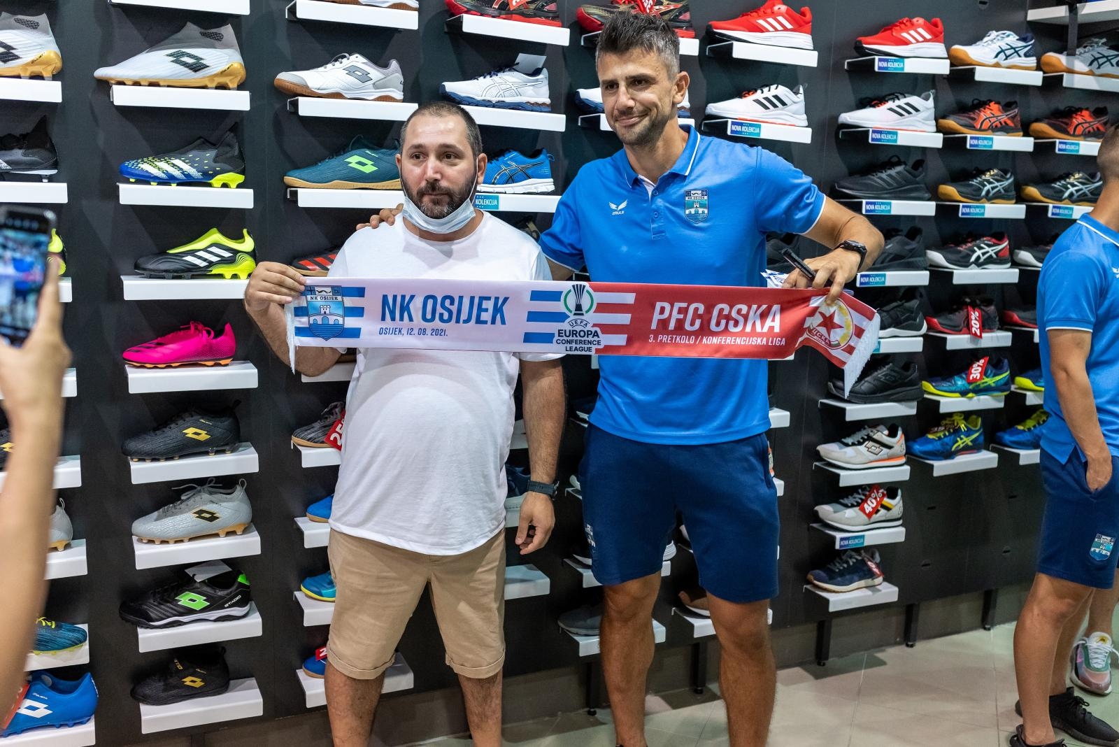 Druženje igrača NK Osijek i malih navijača