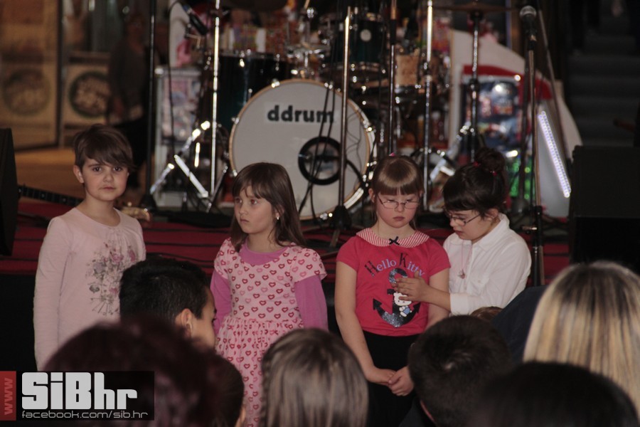 down_avenue_mall__2014_15