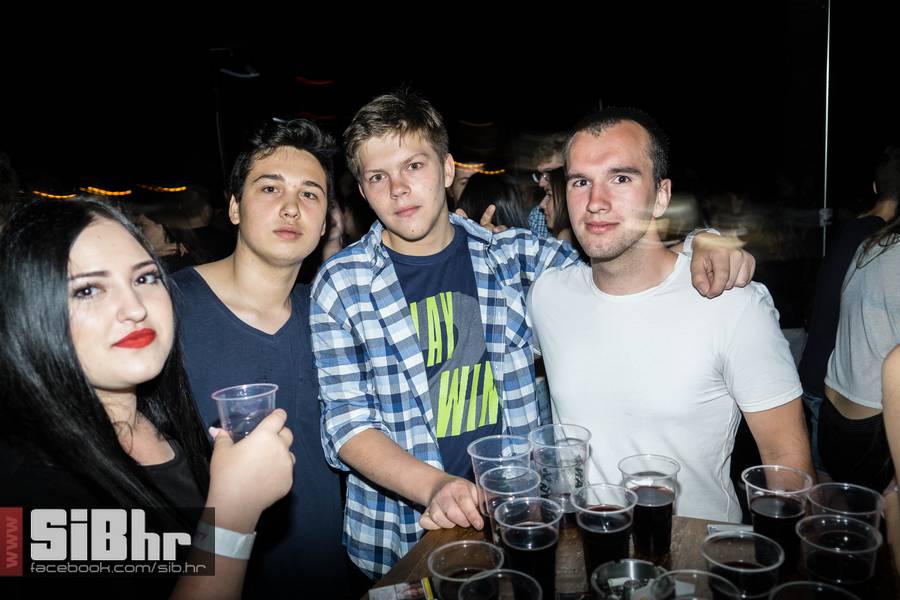 reunion_outside_5
