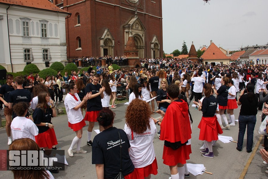 maturanti_djakovo_2013_14