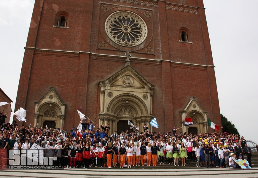 maturanti_djakovo_2013_16