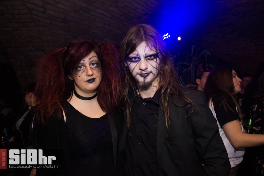 exit_halloween_06