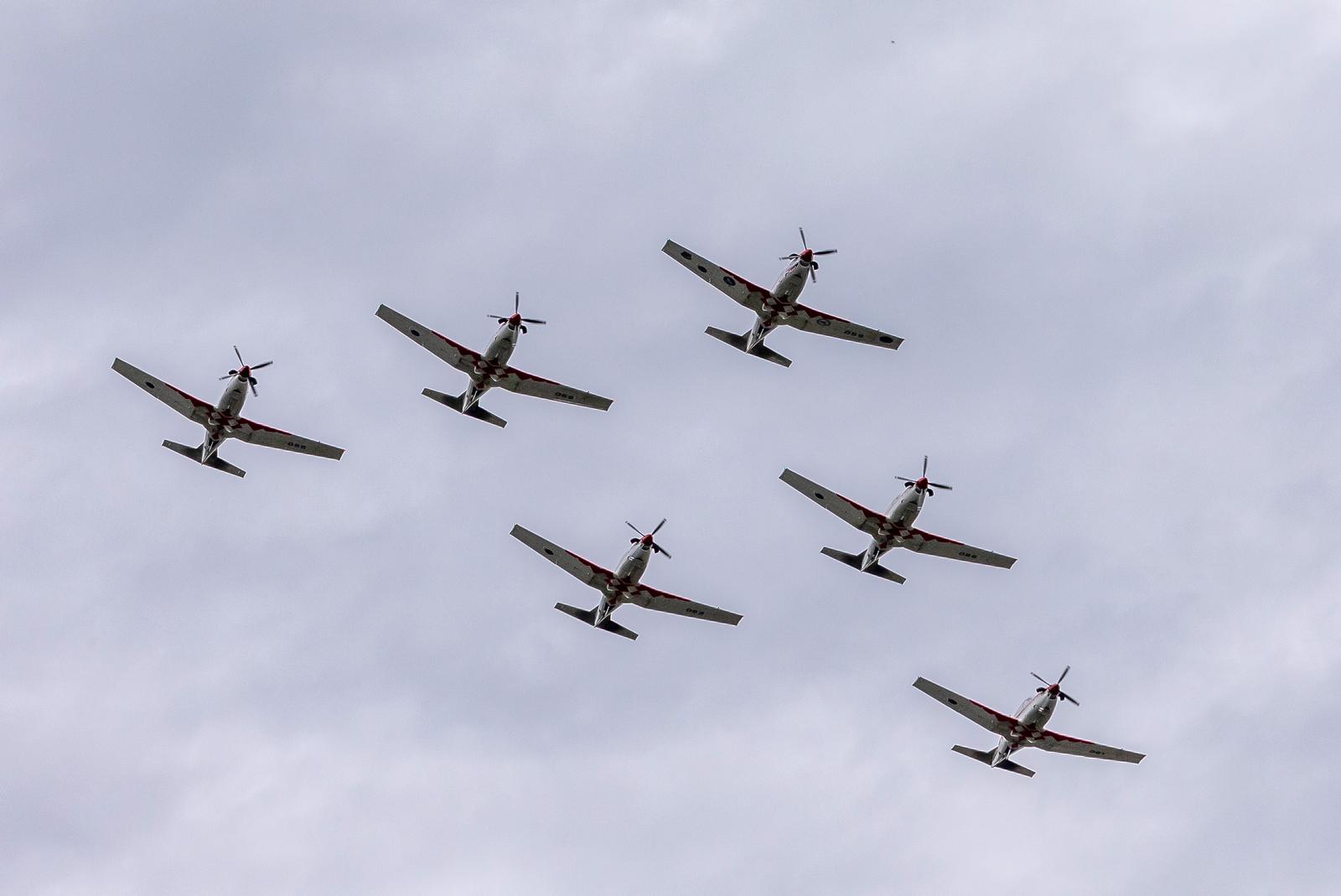 ”Krila Oluje” obilježila 18. rođendan letom iznad Osijeka ”Krila Oluje” obilježila 18. rođendan letom iznad Osijeka