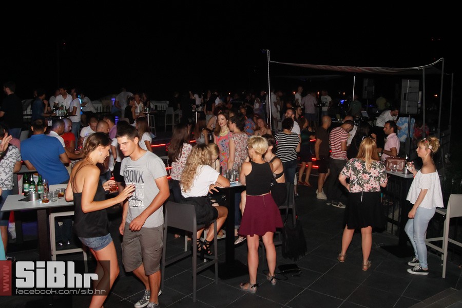casa_outside_SiBhr_12