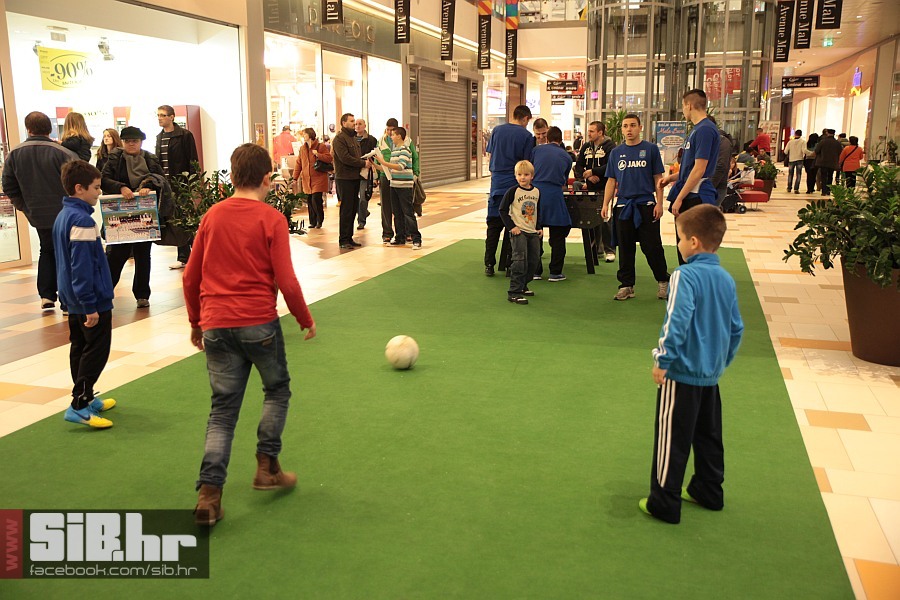 juniori_nkos_u_avenuemallu_2812 juniori_nkos_u_avenuemallu_2812