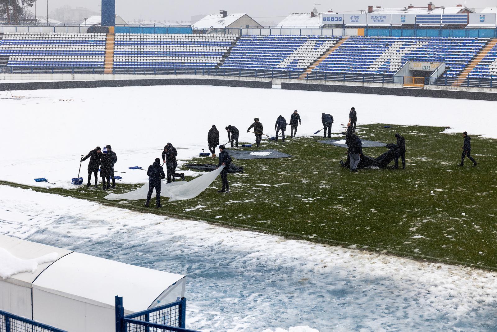 Navijači čiste Gradski vrt od snijega, veljača 2023.