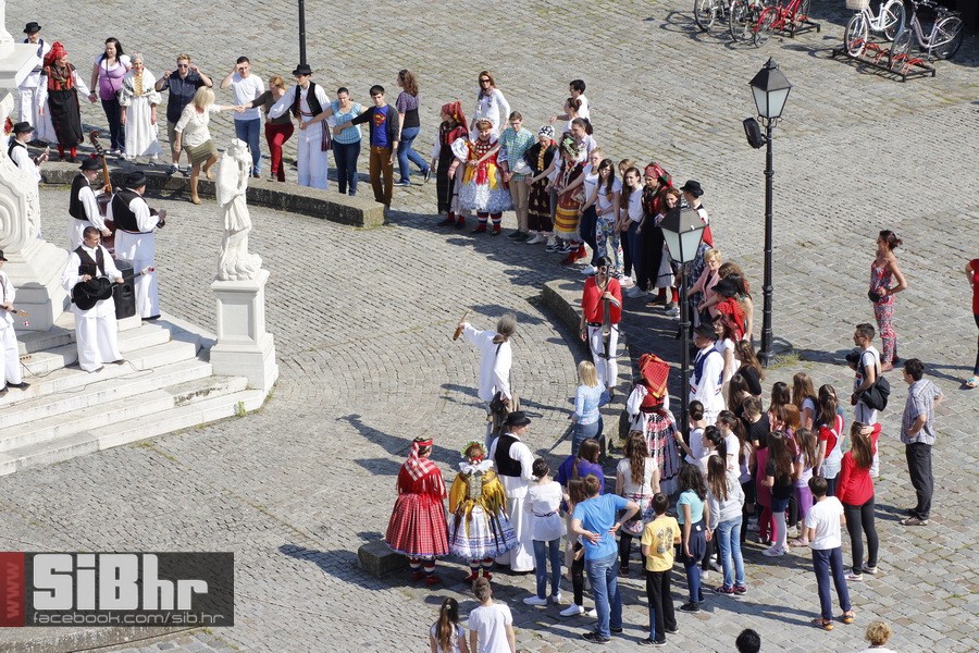 ana_rucner_Drmes_spot_SiBhr_5