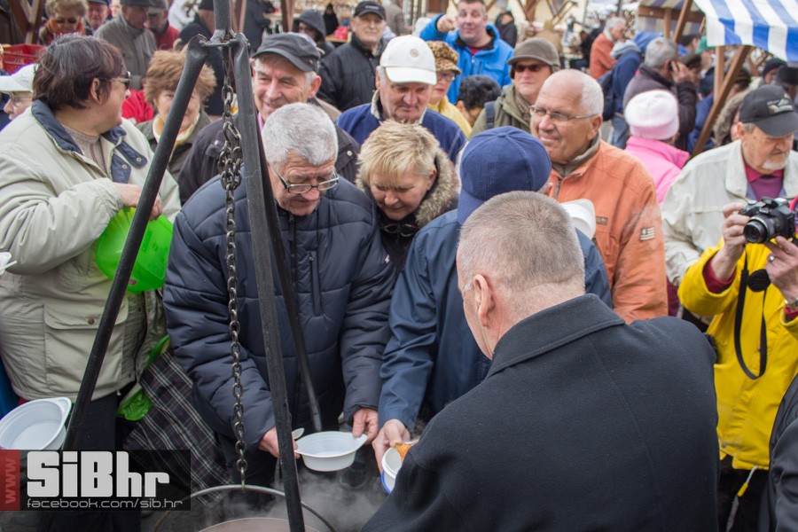 veliki_petak_podjela_fisa_osije