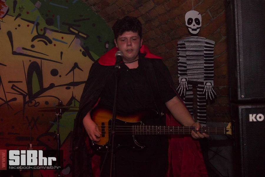 exit_halloween_7