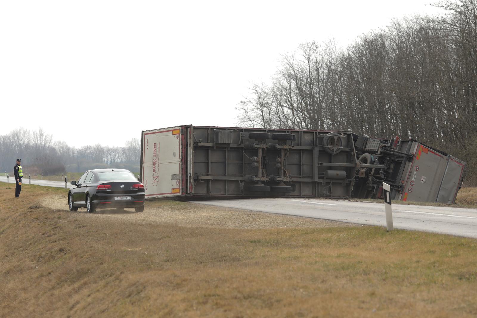 Prevrnut kamion na Podravskoj magistrali Prevrnut kamion na Podravskoj magistrali