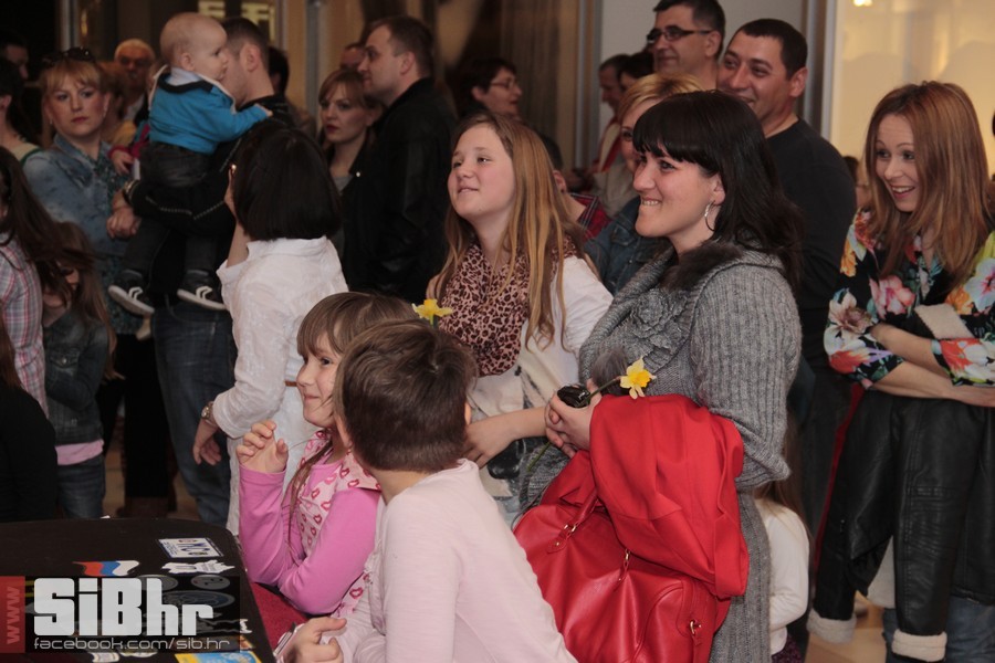 down_avenue_mall__2014_22
