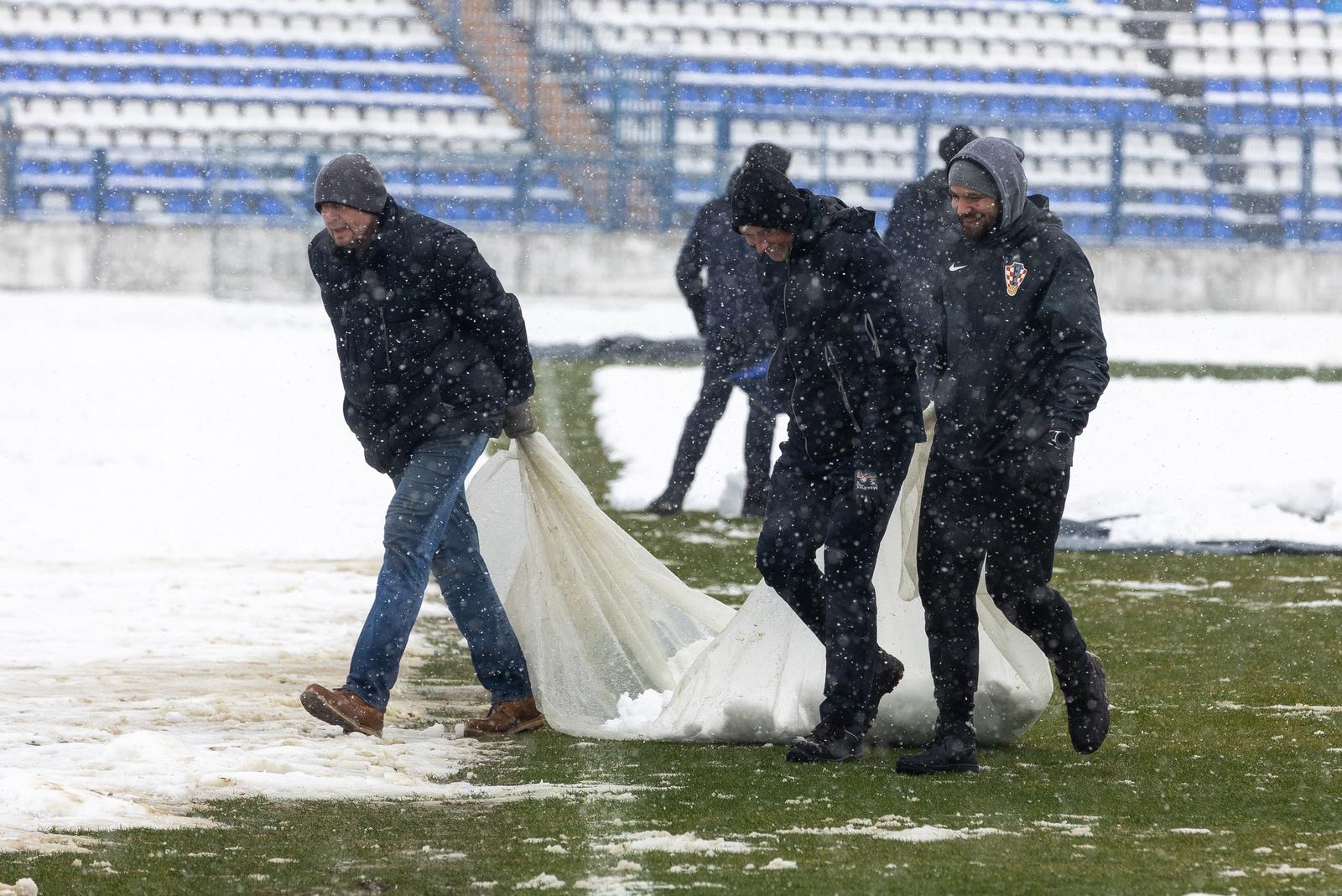 Navijači čiste Gradski vrt od snijega, veljača 2023.