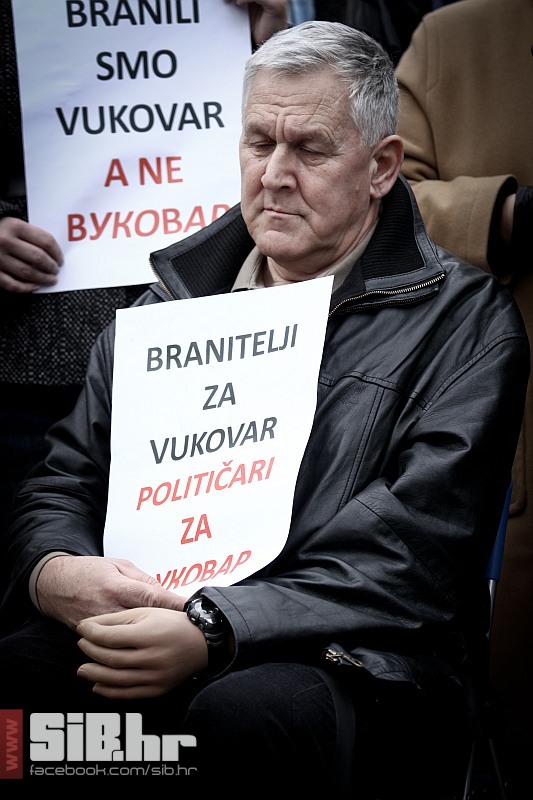 vukovar_prosvjed_protiv_cirilic
