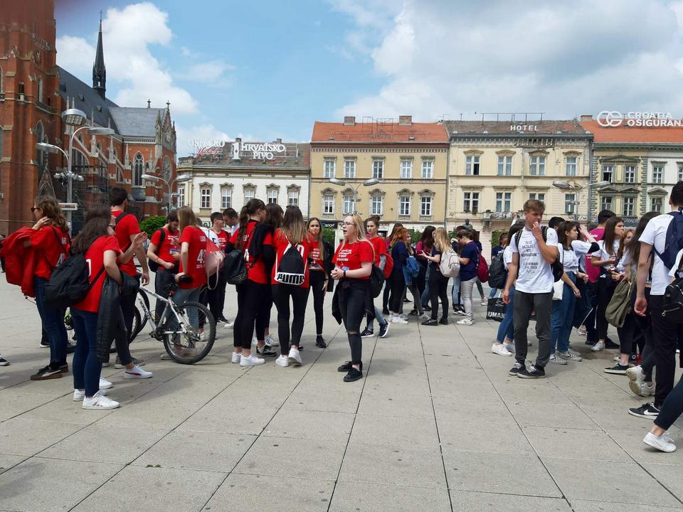 Započela spontana norijada osječkih maturanata