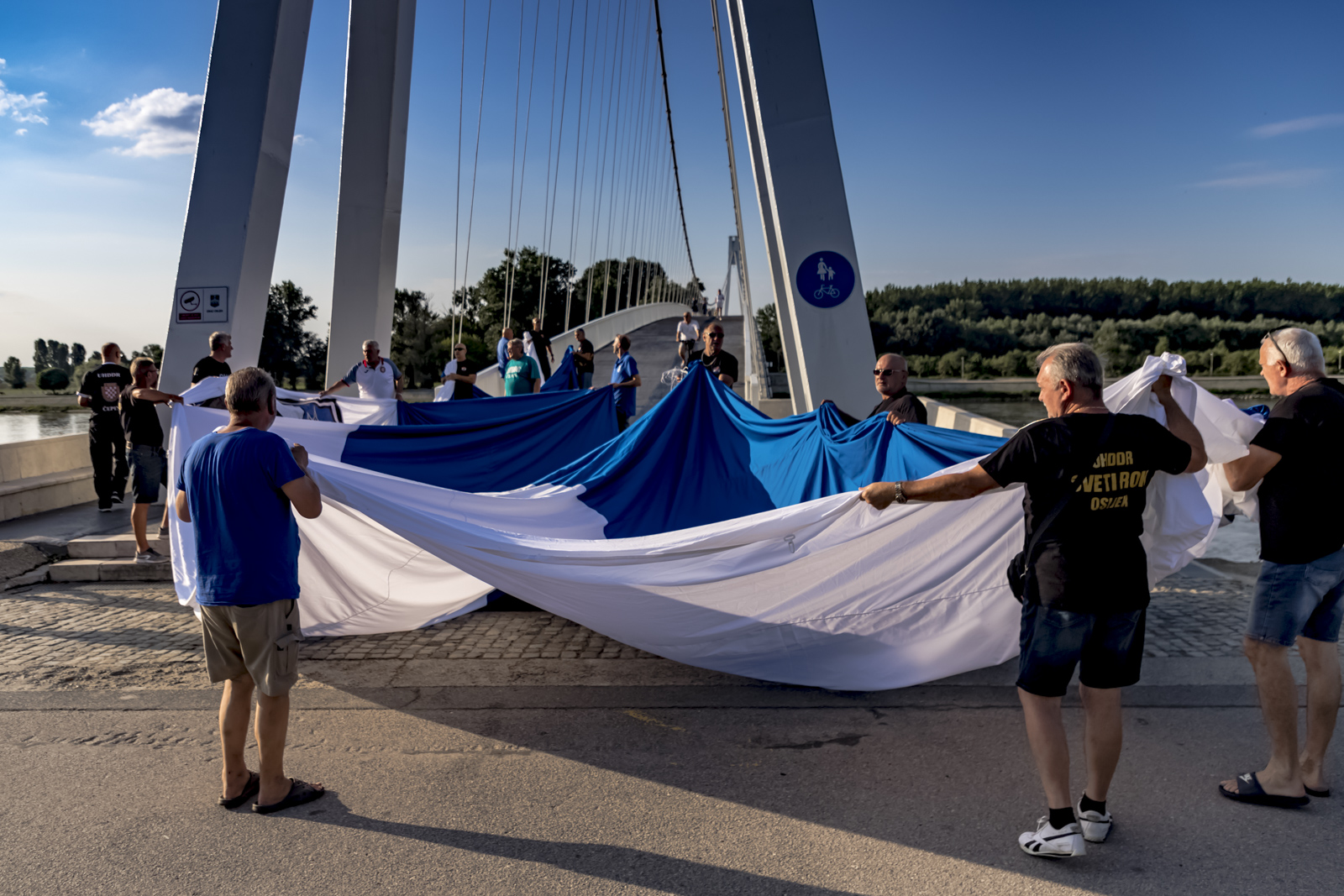 Zastava NK Osijek na mostu Zastava NK Osijek na mostu