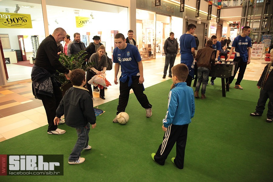 juniori_nkos_u_avenuemallu_2812 juniori_nkos_u_avenuemallu_2812