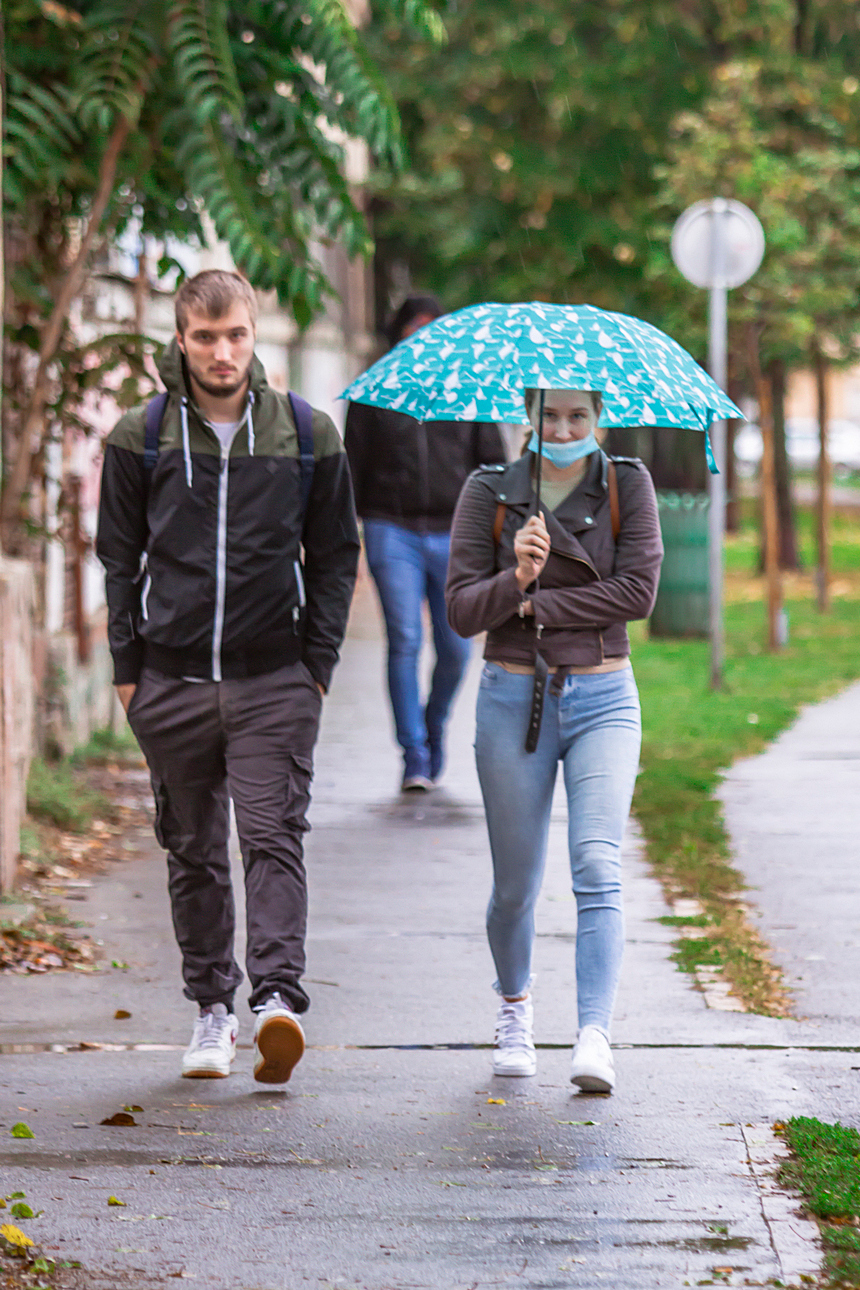 Kišni jesenji dan na osječkim ulicama