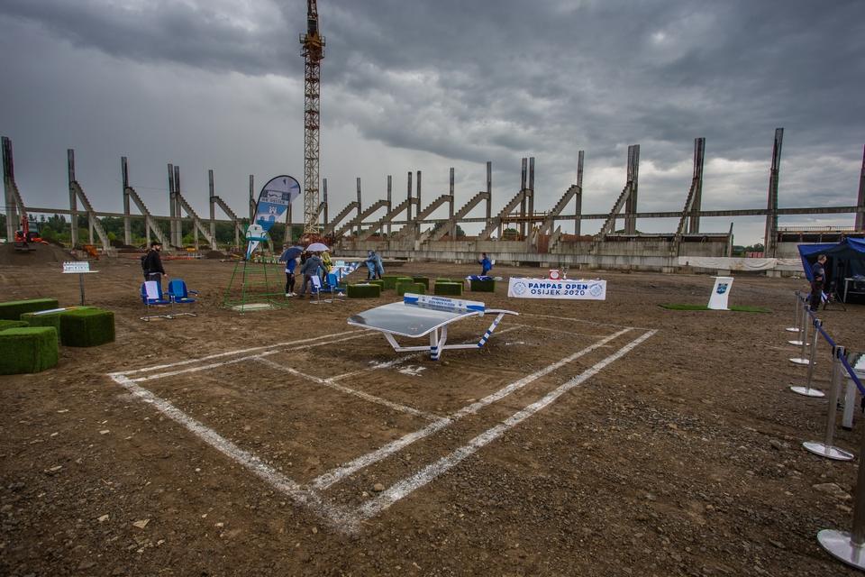 Kiša pokvarila nogometno-tenski spektakl na novom osječkom stadionu