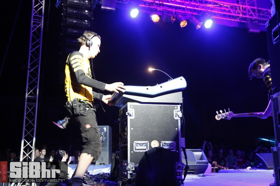 dubioza_sars_2014_zoran_bastion dubioza_sars_2014_zoran_bastion