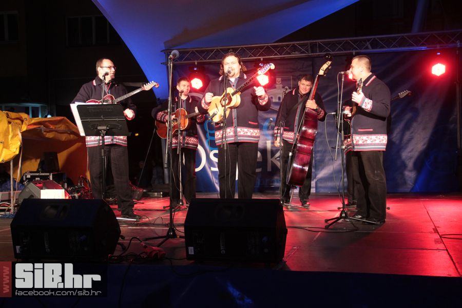 SvecanoOtvorenTrgSlobode_SiBhr_