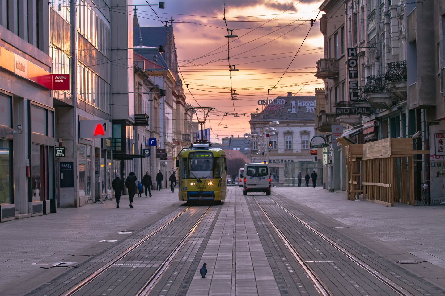 Hladna proljetna nedjelja na osječkim ulicama