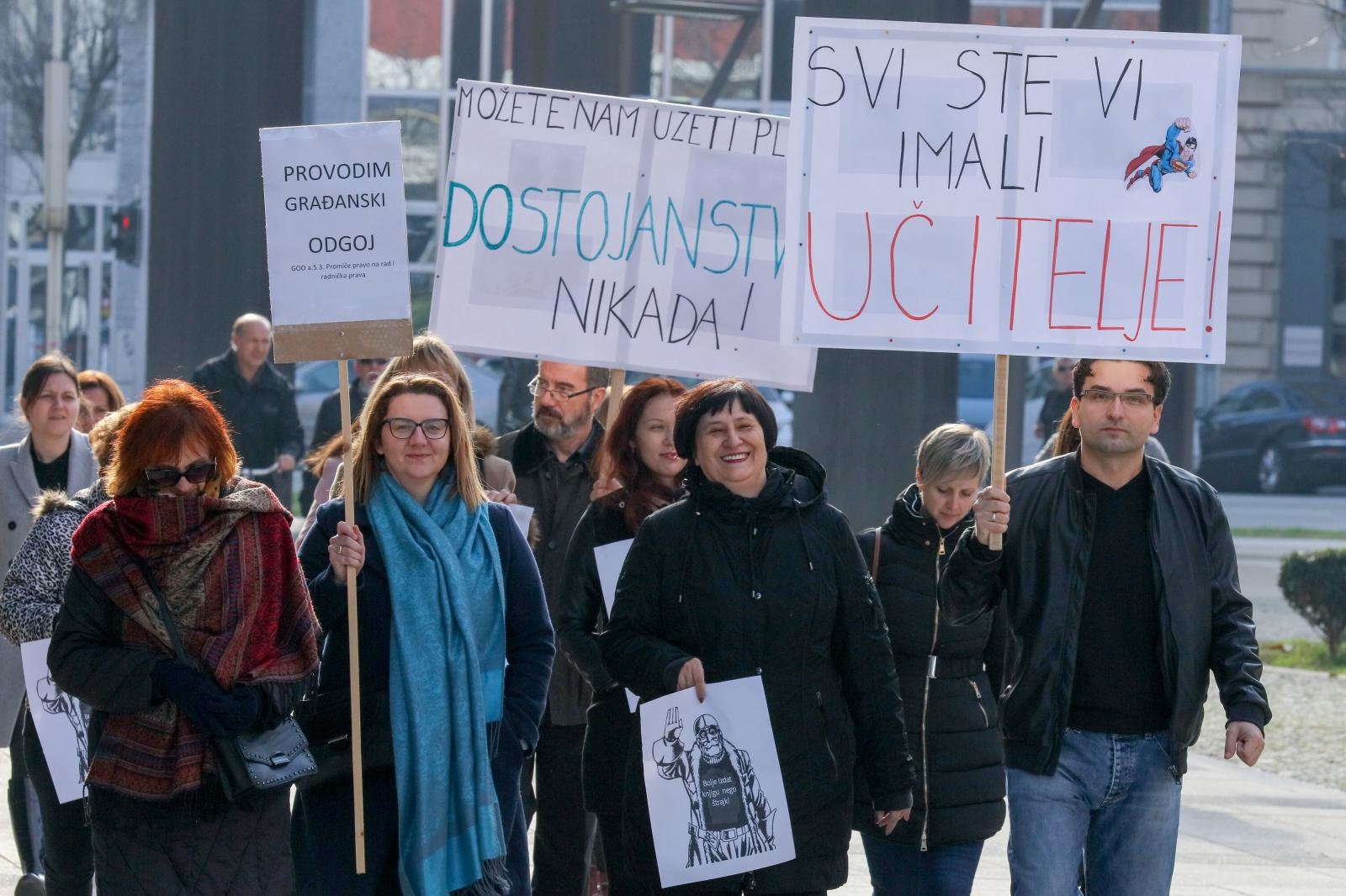 Osječani pružili podršku prosvjetarima