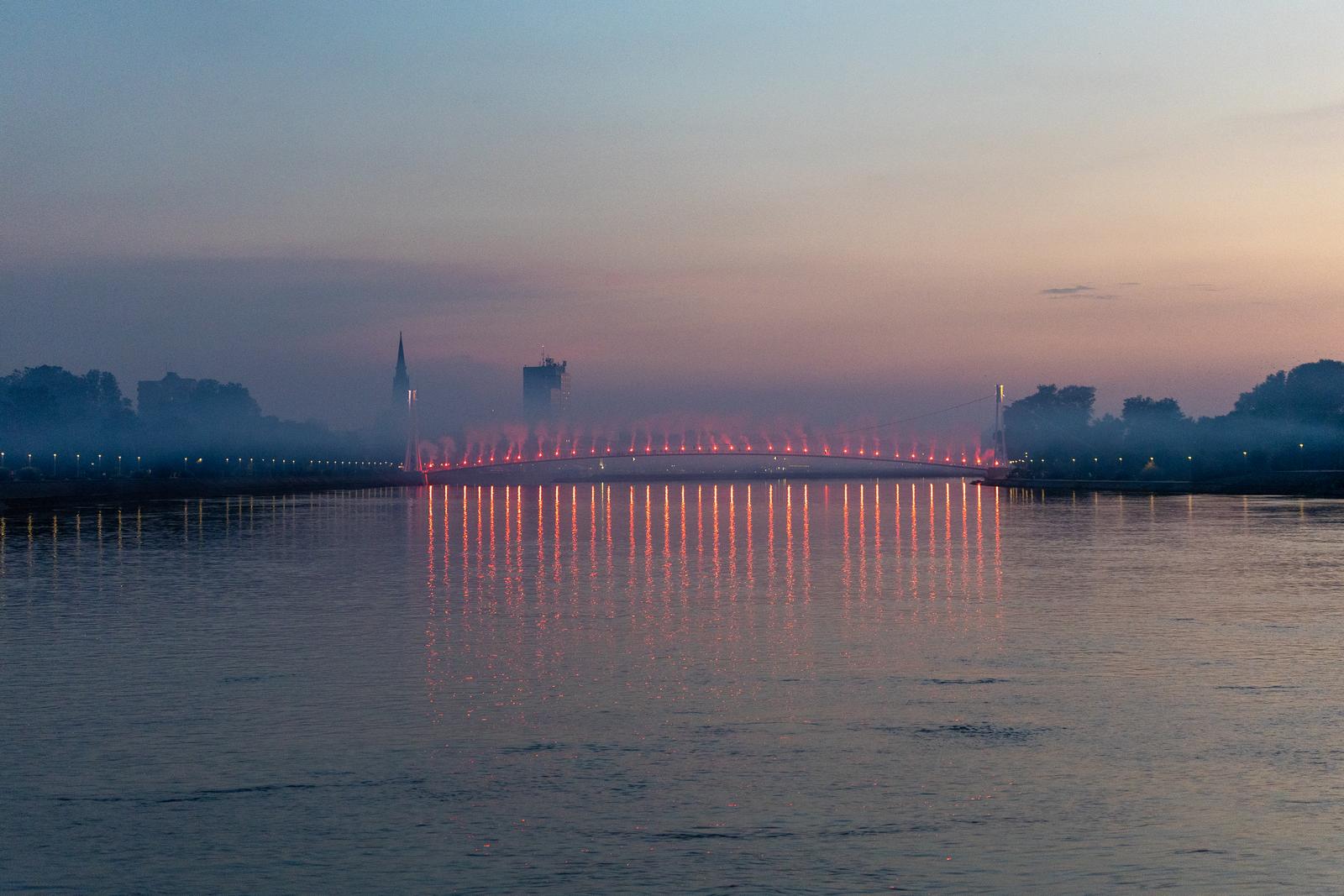 Svečanim mimohodom i bakljadom obilježen Dan osječkih banitelja Svečanim mimohodom i bakljadom obilježen Dan osječkih banitelja