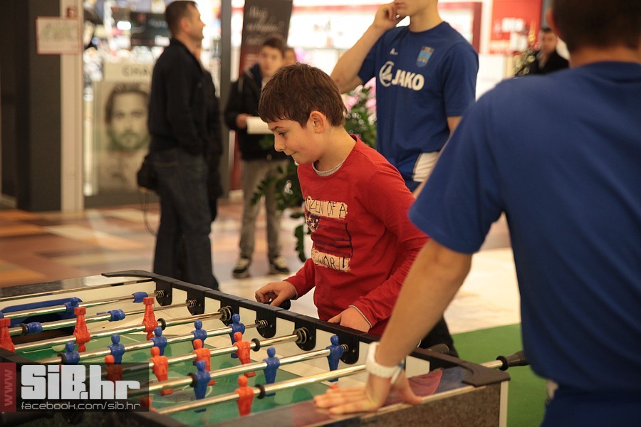 juniori_nkos_u_avenuemallu_2812 juniori_nkos_u_avenuemallu_2812