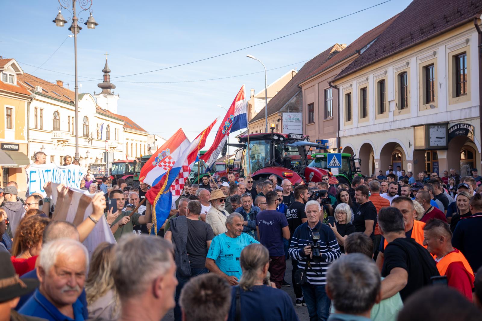 Prosvjed svinjgojaca u Vinkovcima