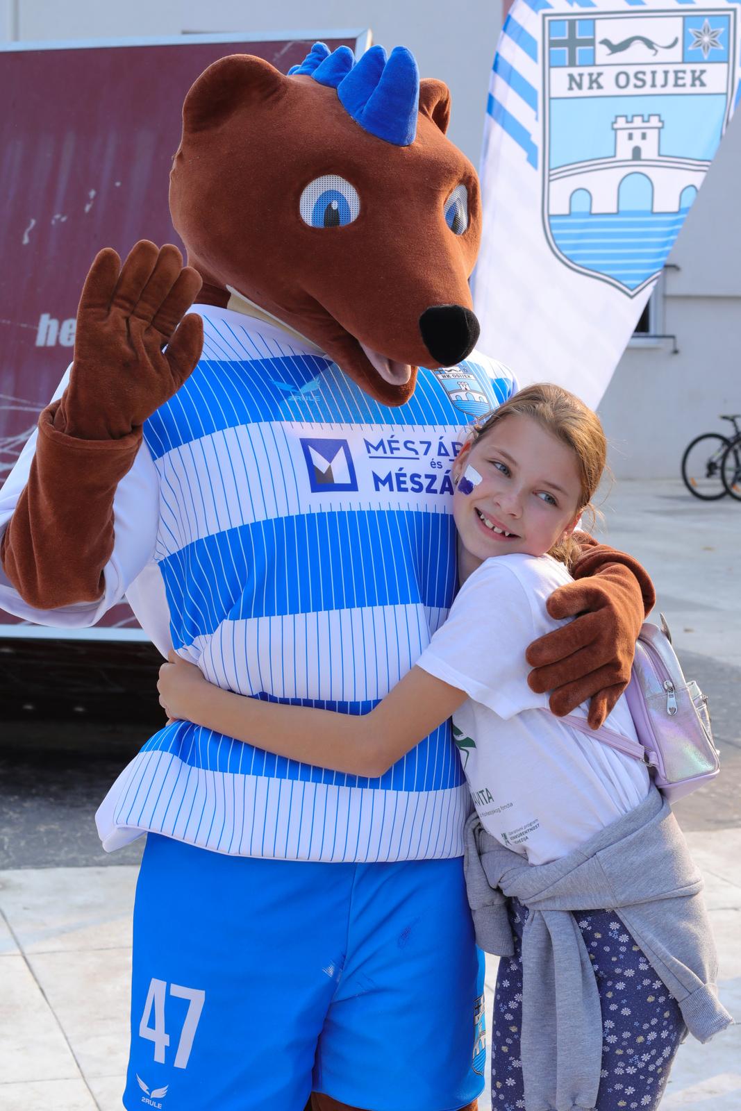 Bijelo-plavi korner Jug 2 Bijelo-plavi korner Jug 2