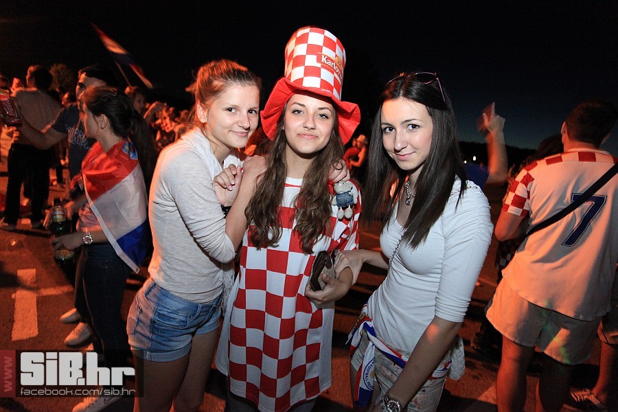 dc_party_14062012_sibhr_by_mban