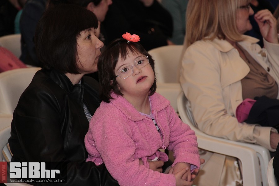 down_avenue_mall__2014_44