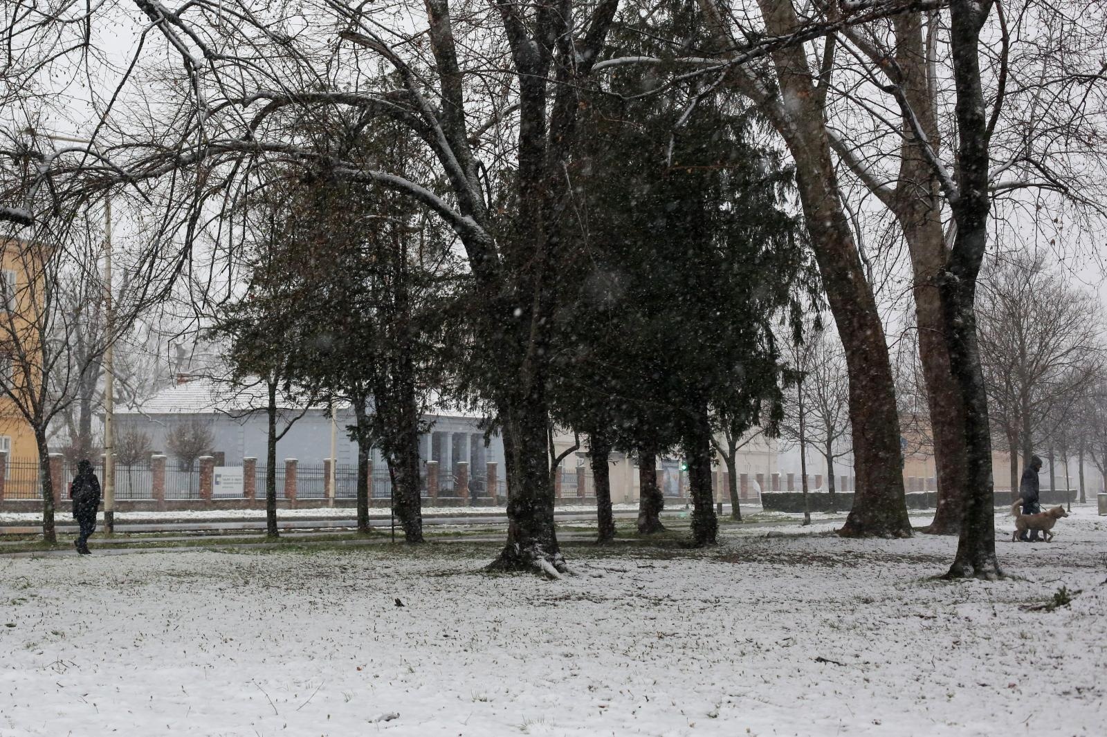 Osijek se probudio pod bijelim pokrivačem