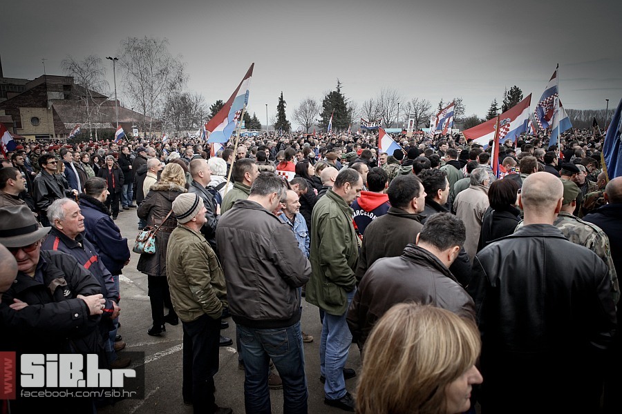 vukovar_prosvjed_protiv_cirilic