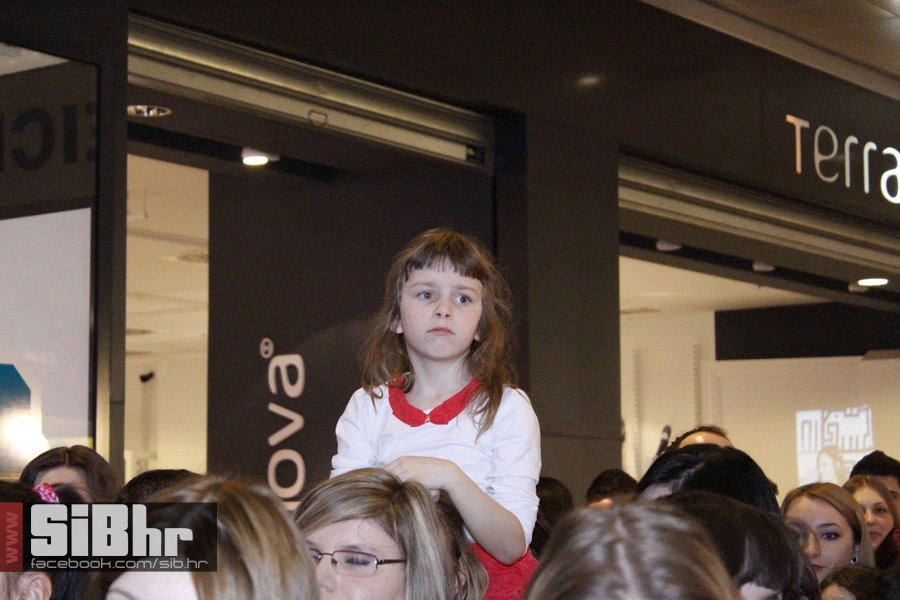 ivan_zak_avenuemall_osijek_zora