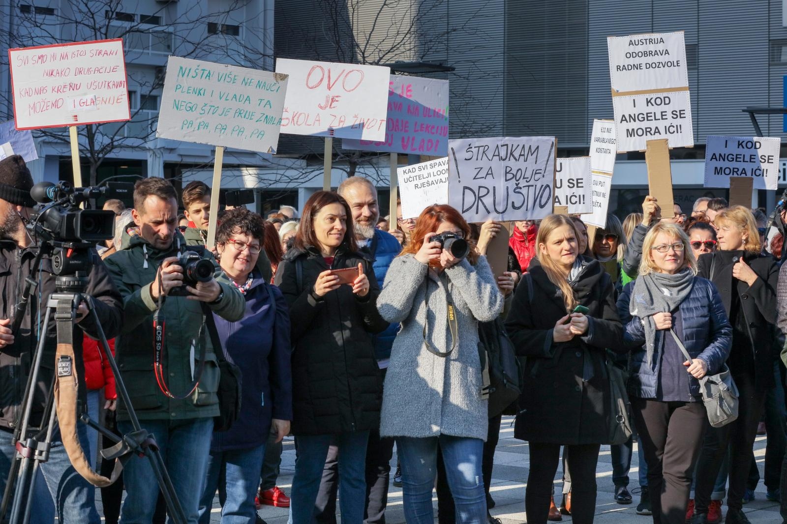 Osječani pružili podršku prosvjetarima