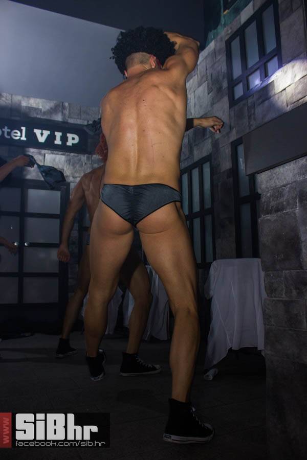 muski_striptiz_outside_SiBhr_2