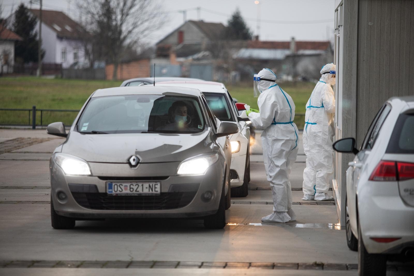 Drive-in testiranje na koronavirus u Osijeku