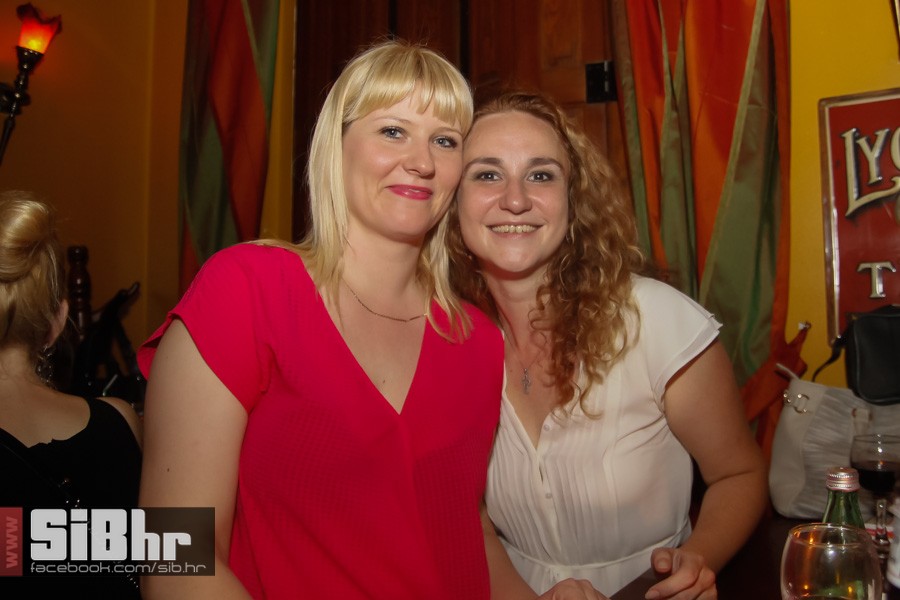 old_bridge_pub_night_life_10