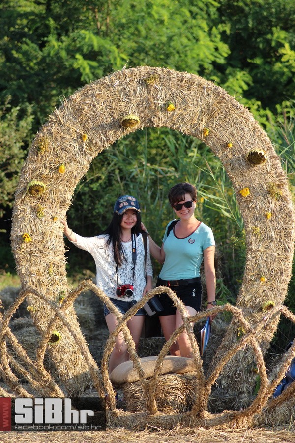 slama_dan_drugi_SiBhr_19 slama_dan_drugi_SiBhr_19