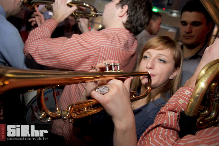 novagtrgkinolumiermediumlotus11 novagtrgkinolumiermediumlotus11