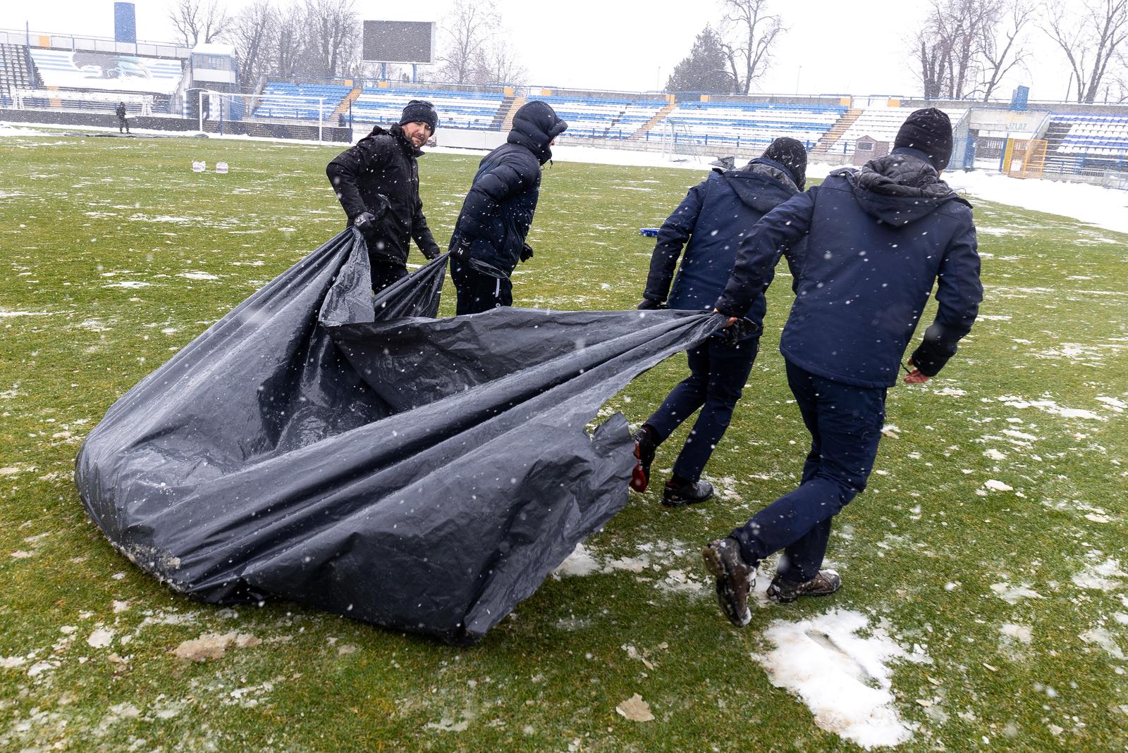 Navijači čiste Gradski vrt od snijega, veljača 2023.