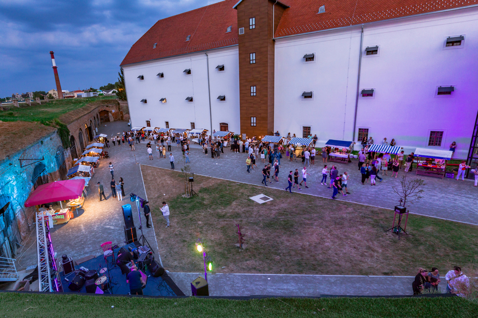 Večer vina i umjetnosti u Tvrđi 11. srpnja 2020.