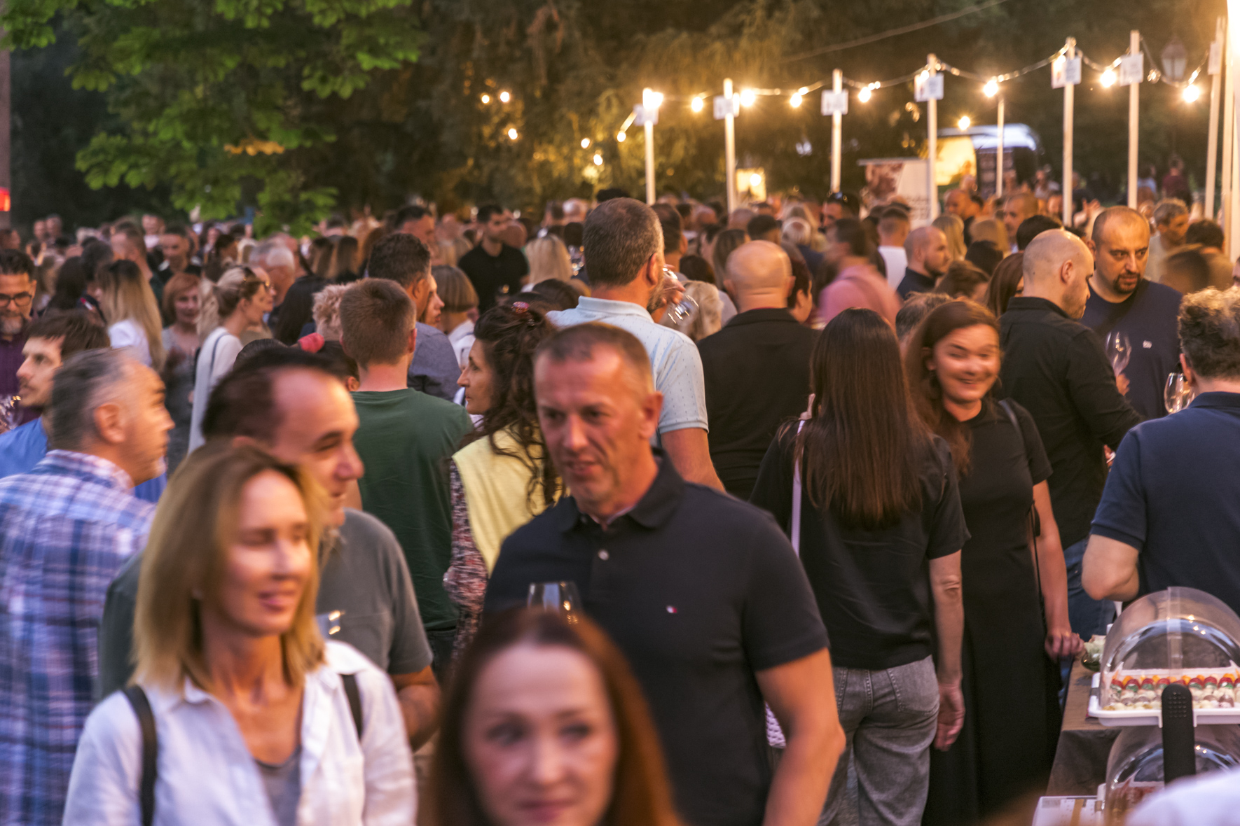 Večer vina i umjetnosti svibanj 2024. Večer vina i umjetnosti svibanj 2024.