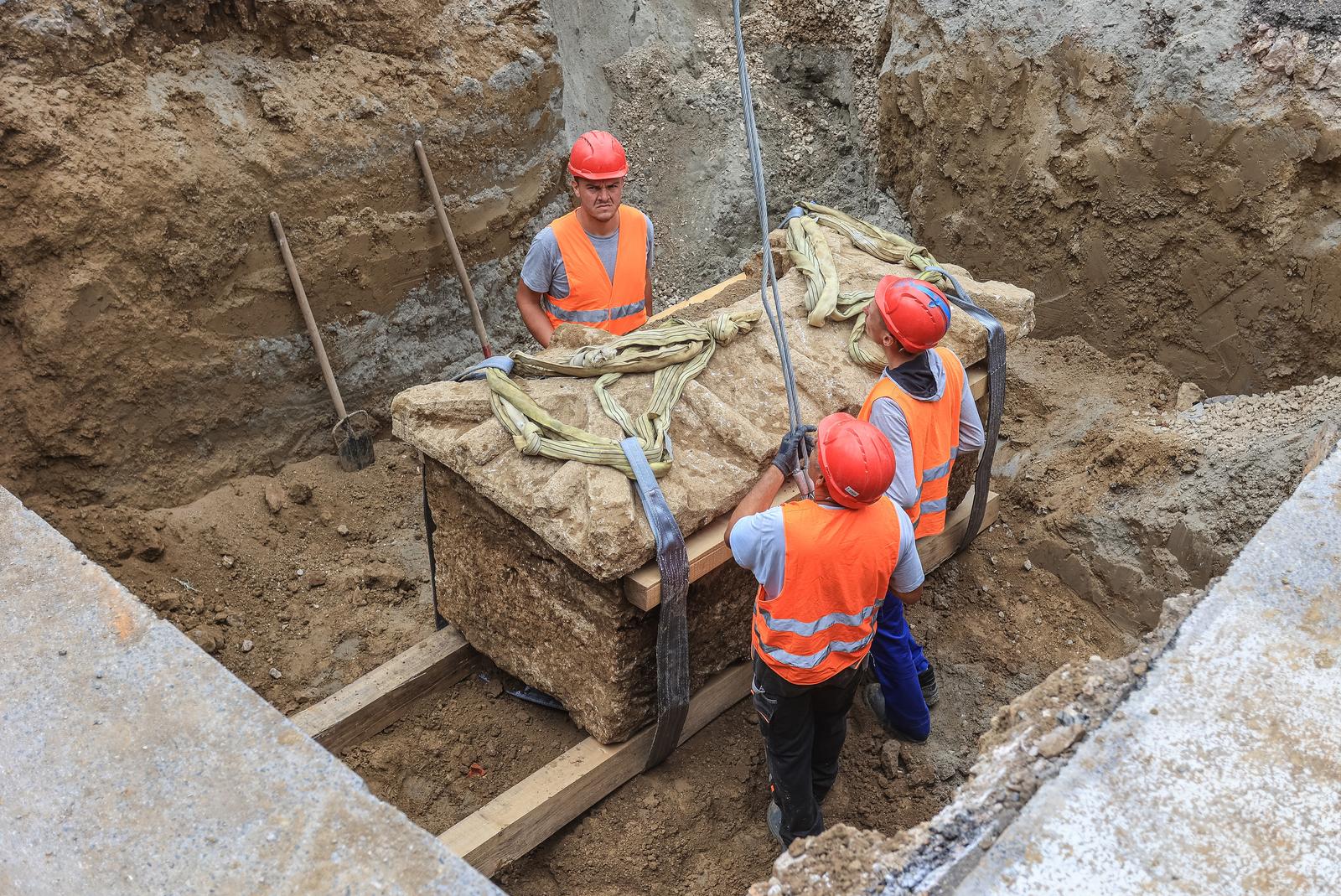 Iskopan rimski sarkofag pronađen u Vinkovcima
